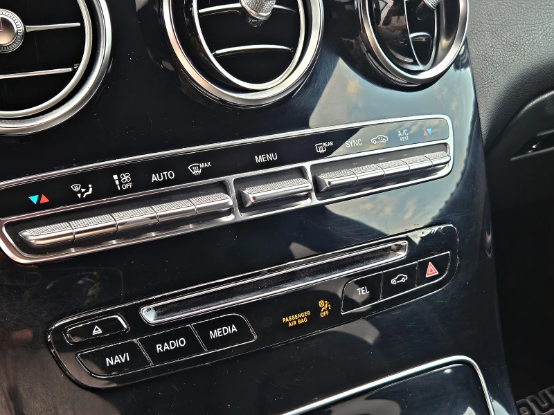 Mercedes-Benz GLC 220 AMG/9G-TRONIC/GERMANY/CAMERA/ПОДГРЕВ/ТЕГЛИЧ/LIZING, снимка 12 - Автомобили и джипове - 51179802