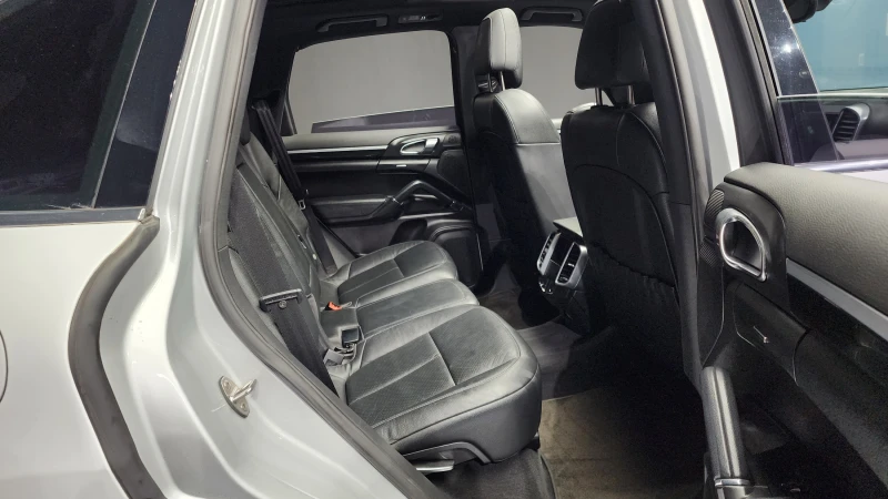Porsche Cayenne 3.0, снимка 12 - Автомобили и джипове - 52015697