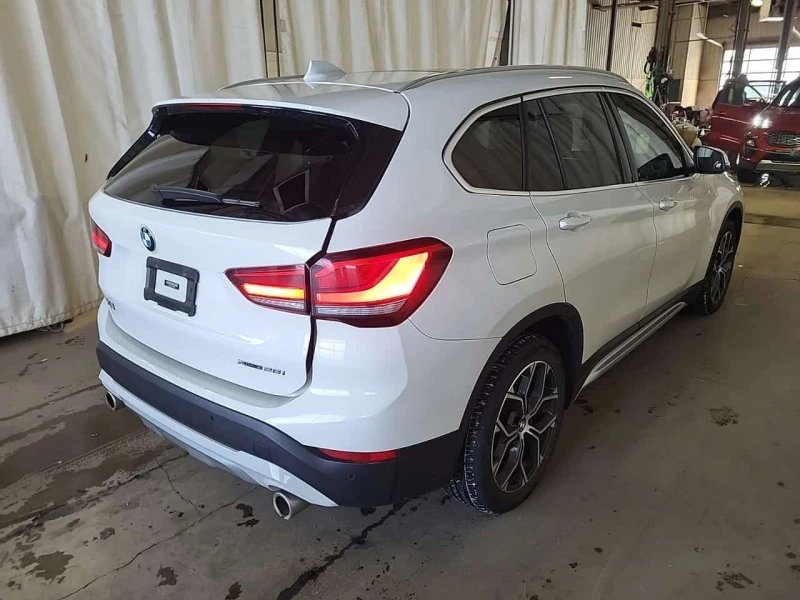 BMW X1 * XDRIVE28I * PANO * 2 КЛЮЧА * ПОДГРЕВИ * CARFAX, снимка 3 - Автомобили и джипове - 53563219