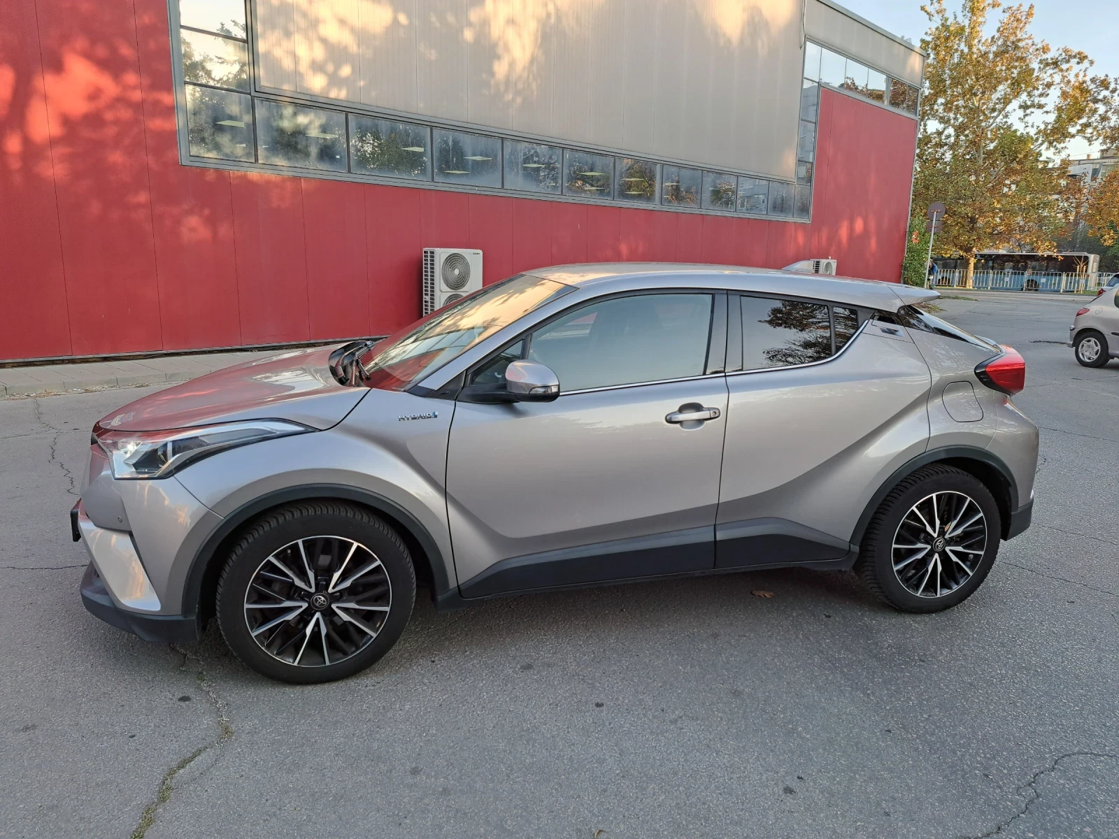 Toyota C-HR 123000 км ХИБРИД  - изображение 10