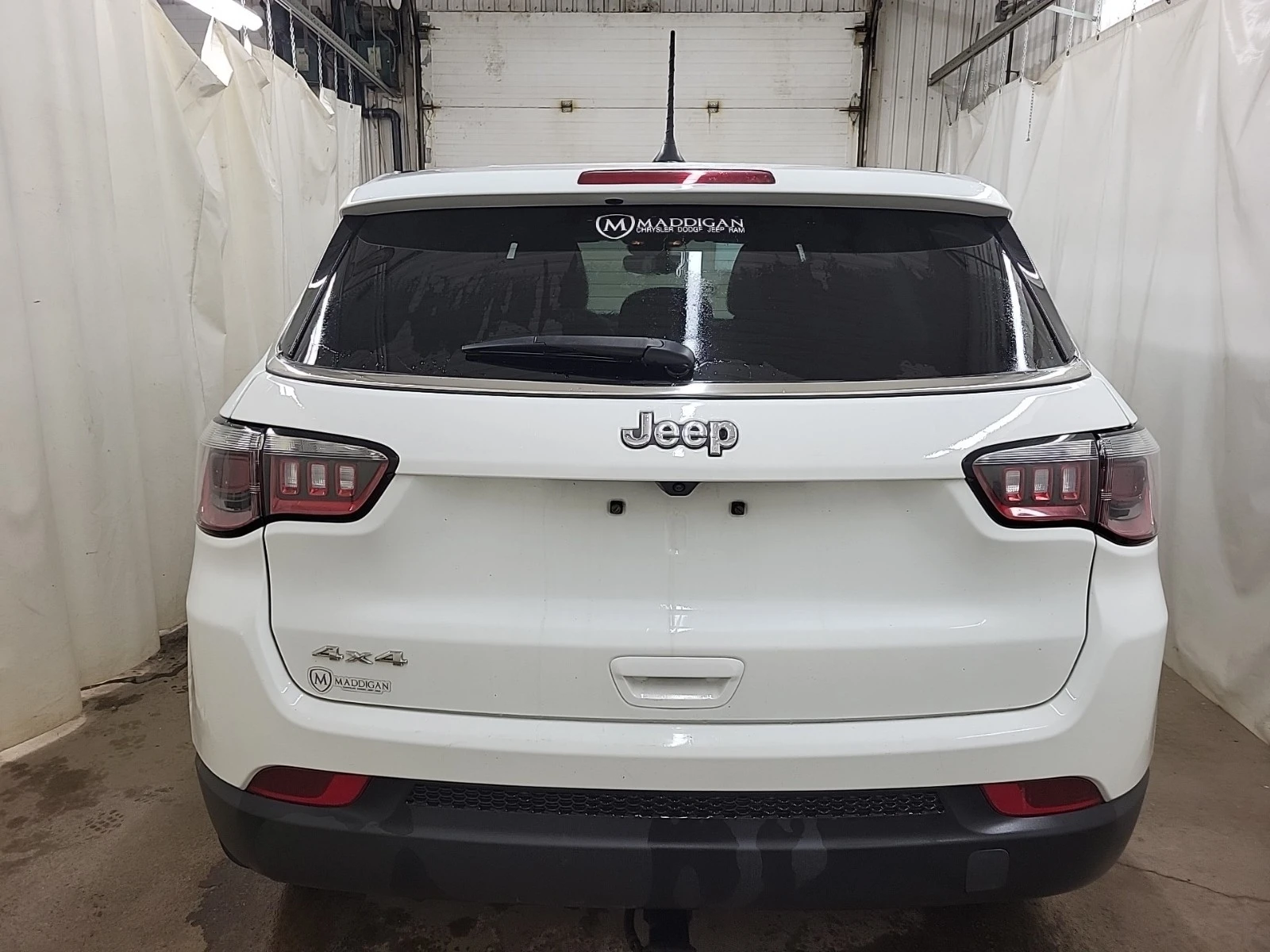 Jeep Compass 2L 4cyl 4WD, снимка 15 - Автомобили и джипове - 53725811