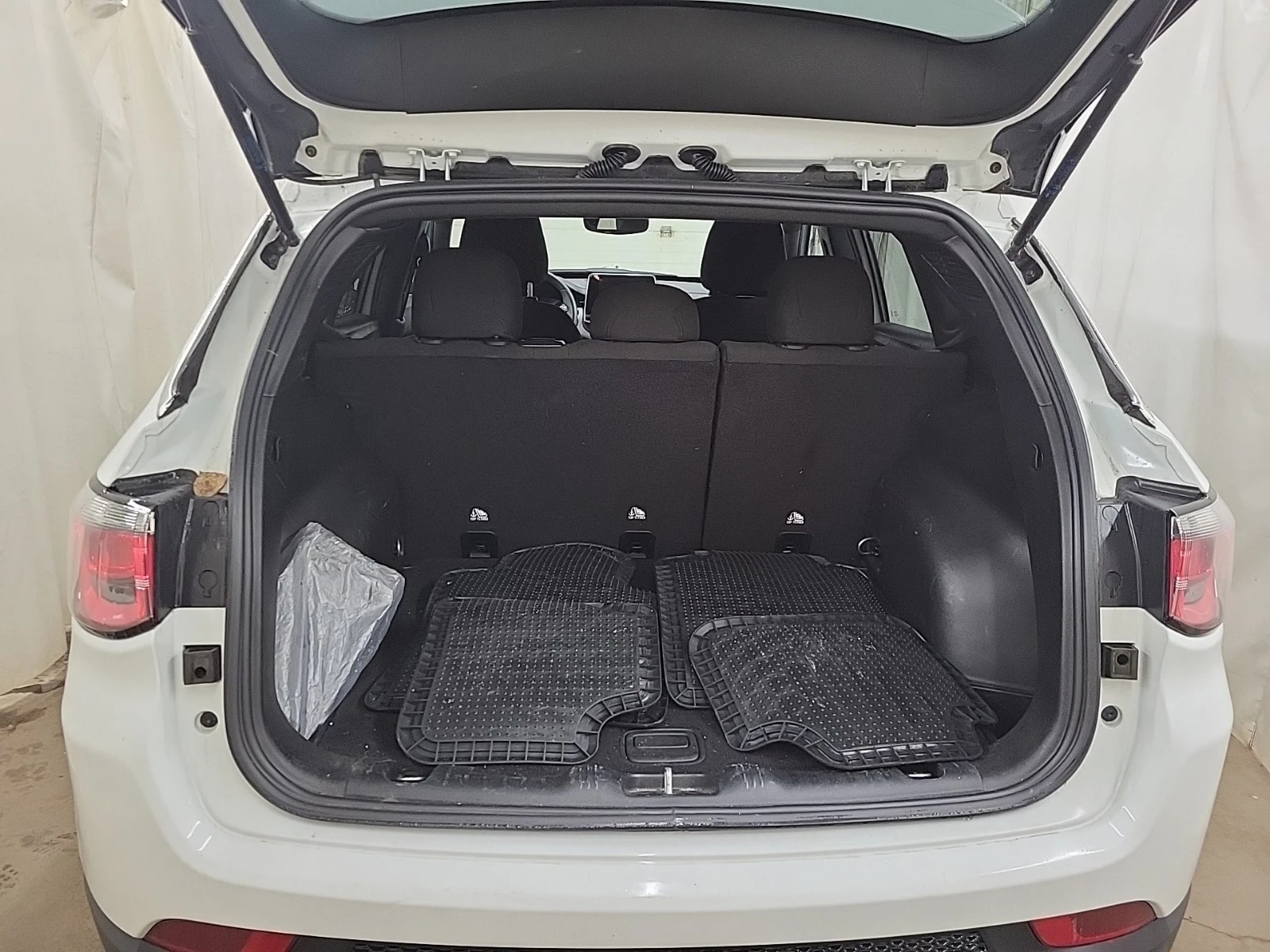 Jeep Compass 2L 4cyl 4WD, снимка 13 - Автомобили и джипове - 53725811