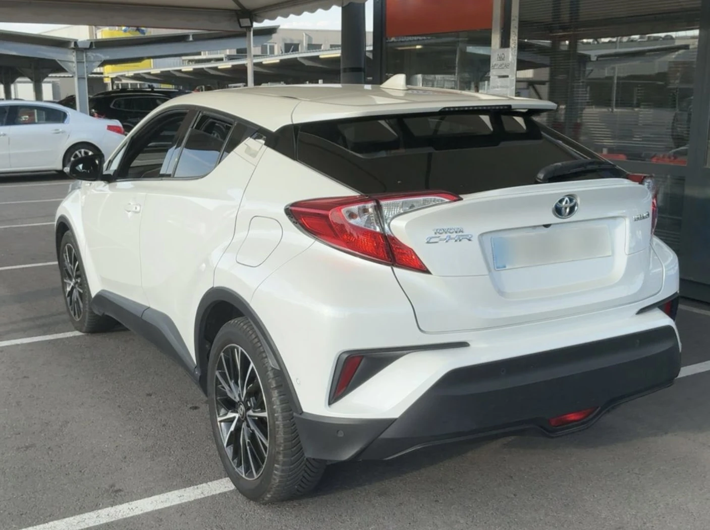 Toyota C-HR 1.8 122hp HYBRID LOUNGE КОЖА СЕРВ. ИСТОРИЯ, снимка 3 - Автомобили и джипове - 55150305