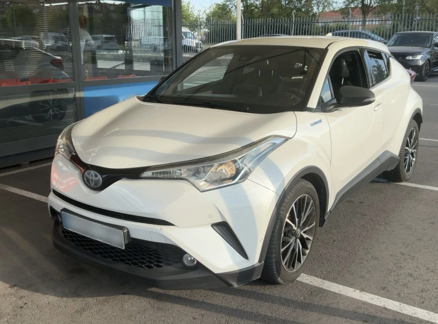Toyota C-HR 1.8 122hp HYBRID LOUNGE КОЖА СЕРВ. ИСТОРИЯ