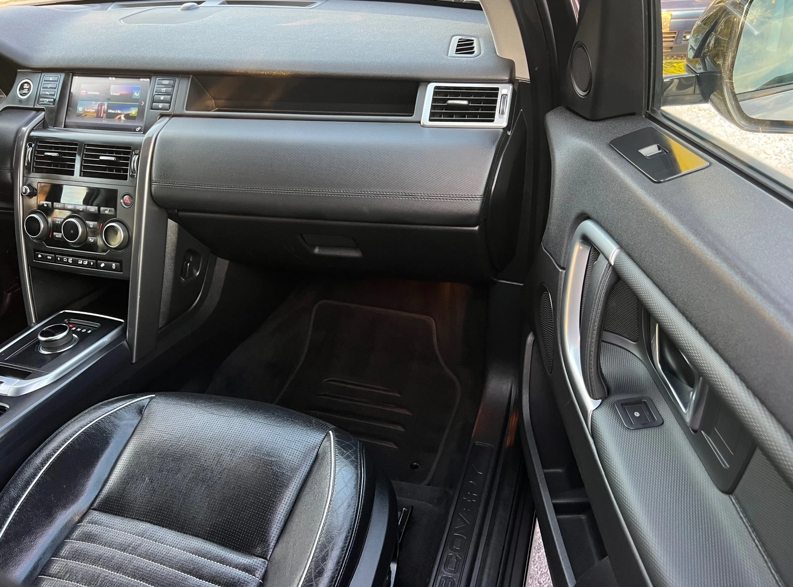 Land Rover Discovery Sport 2.0d FACE/4x4/LED/XENON/NAVI/KAMERA/PODGREV/KOJA, снимка 12 - Автомобили и джипове - 56247554