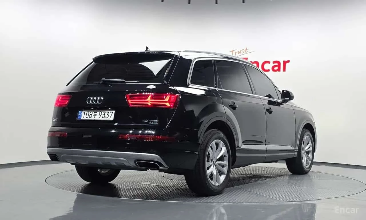 Audi Q7 45 TFSI Quattro* ПАНО* ДВА КЛЮЧА * ФИКСИРАНА ЦЕНА*, снимка 2 - Автомобили и джипове - 56314921