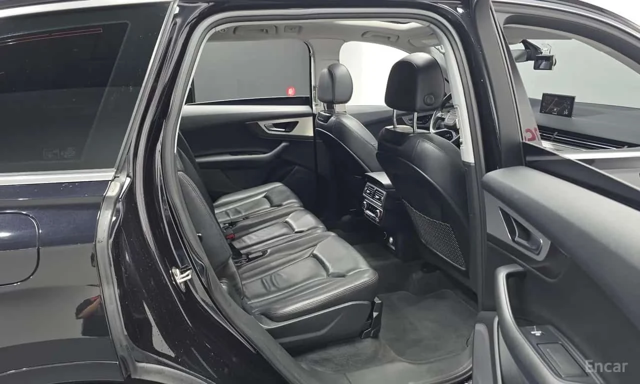Audi Q7 45 TFSI Quattro* ПАНО* ДВА КЛЮЧА * ФИКСИРАНА ЦЕНА*, снимка 13 - Автомобили и джипове - 56314921