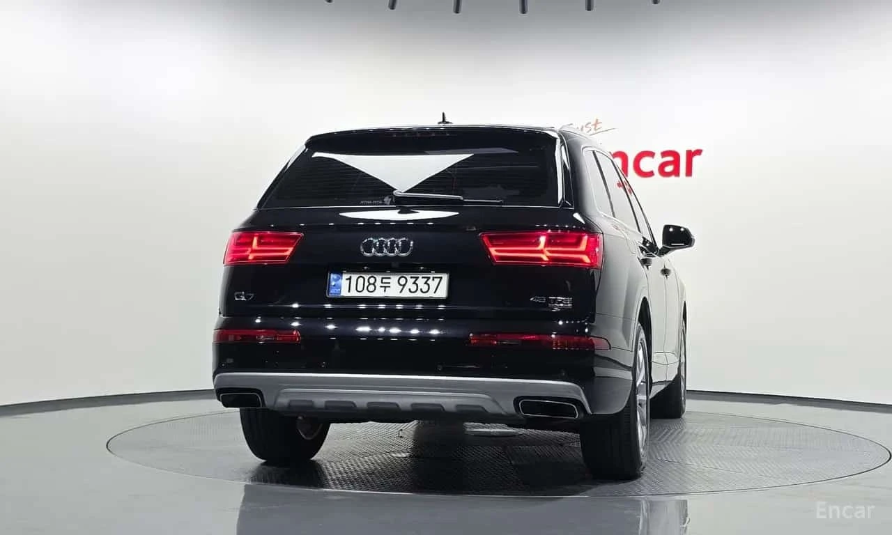 Audi Q7 45 TFSI Quattro* ПАНО* ДВА КЛЮЧА * ФИКСИРАНА ЦЕНА*, снимка 4 - Автомобили и джипове - 56314921