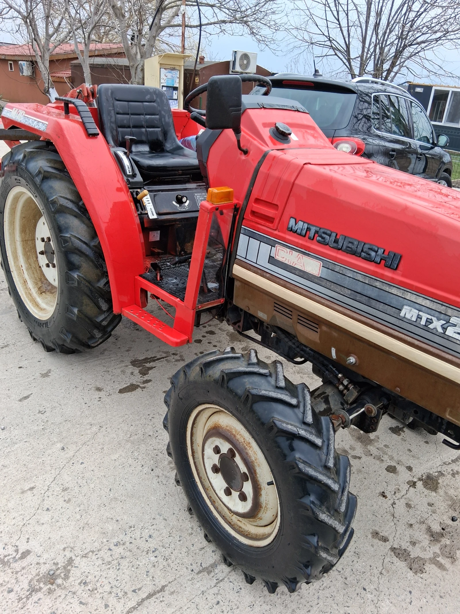 Трактор Mitsubishi MТХ28, снимка 3 - Селскостопанска техника - 56681334