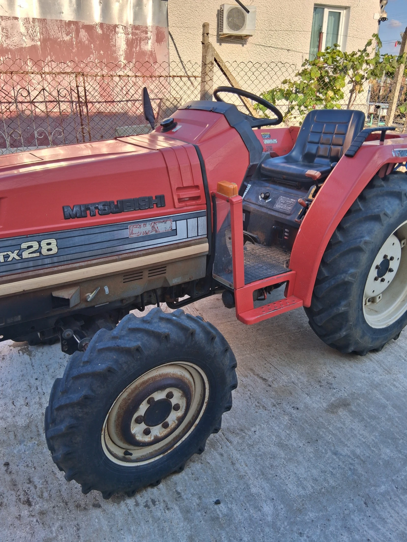 Трактор Mitsubishi MТХ28
