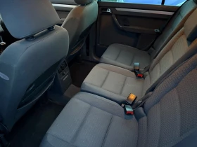 VW Touran 1.9 TDI 105 кс 7 Местен Перфектен - 3600 € / 7040.99 лв. - 35139699 14
