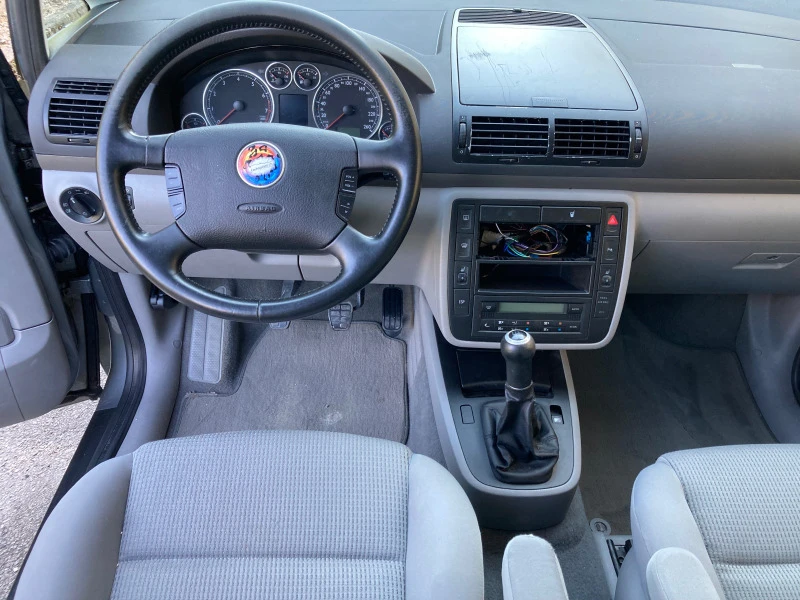 VW Sharan 2.8I Швейцария, снимка 8 - Автомобили и джипове - 47584995