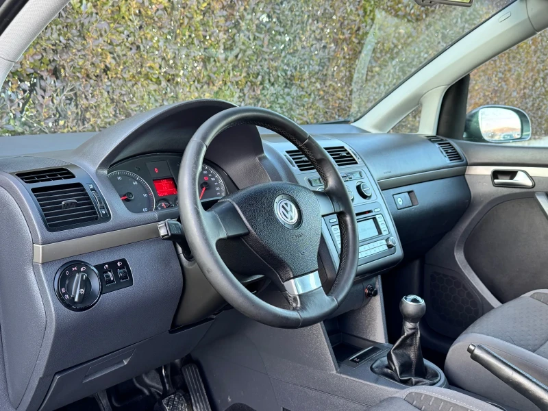 VW Touran 1.9TDi~105hp, снимка 9 - Автомобили и джипове - 48362449