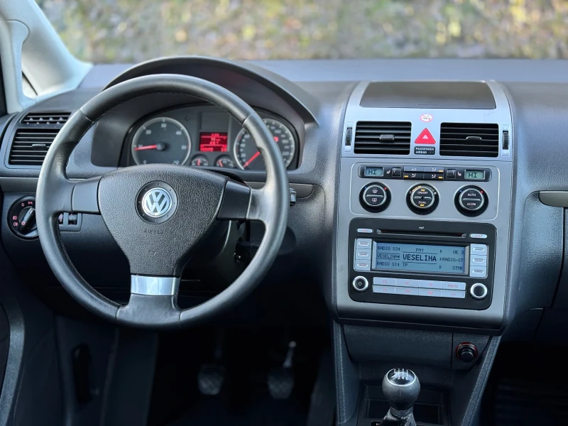 VW Touran 1.9TDi~105hp, снимка 11 - Автомобили и джипове - 48362449