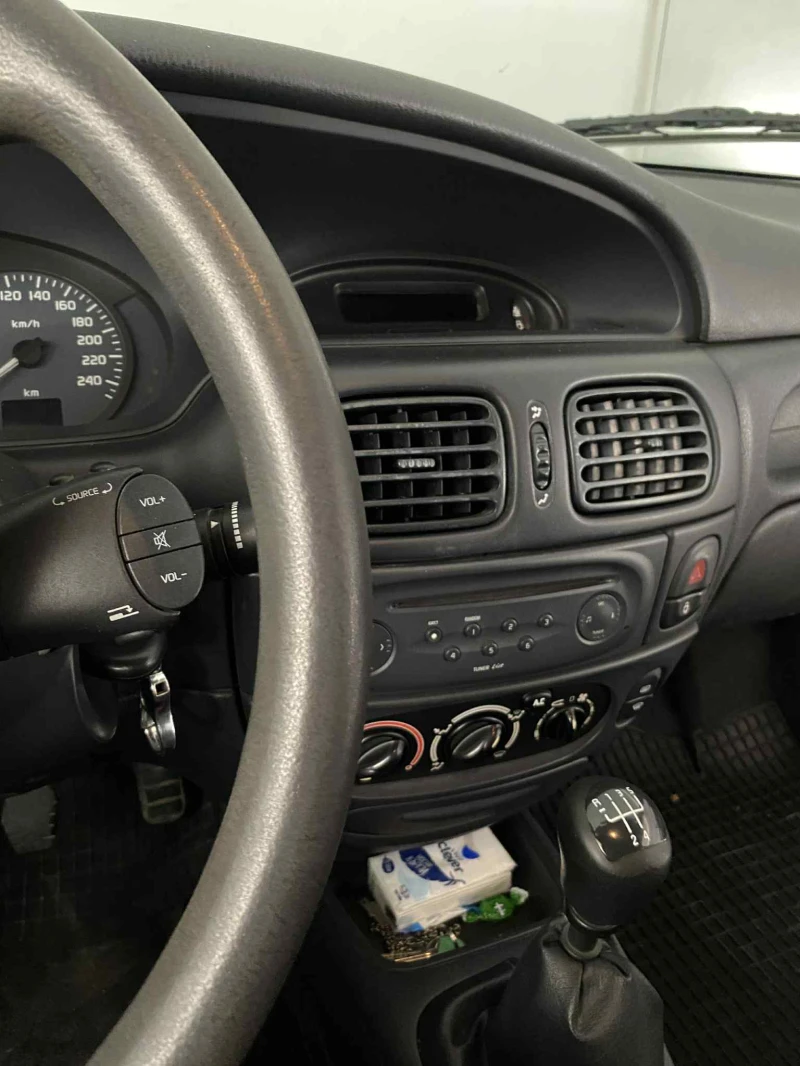 Renault Megane, снимка 10 - Автомобили и джипове - 51830908