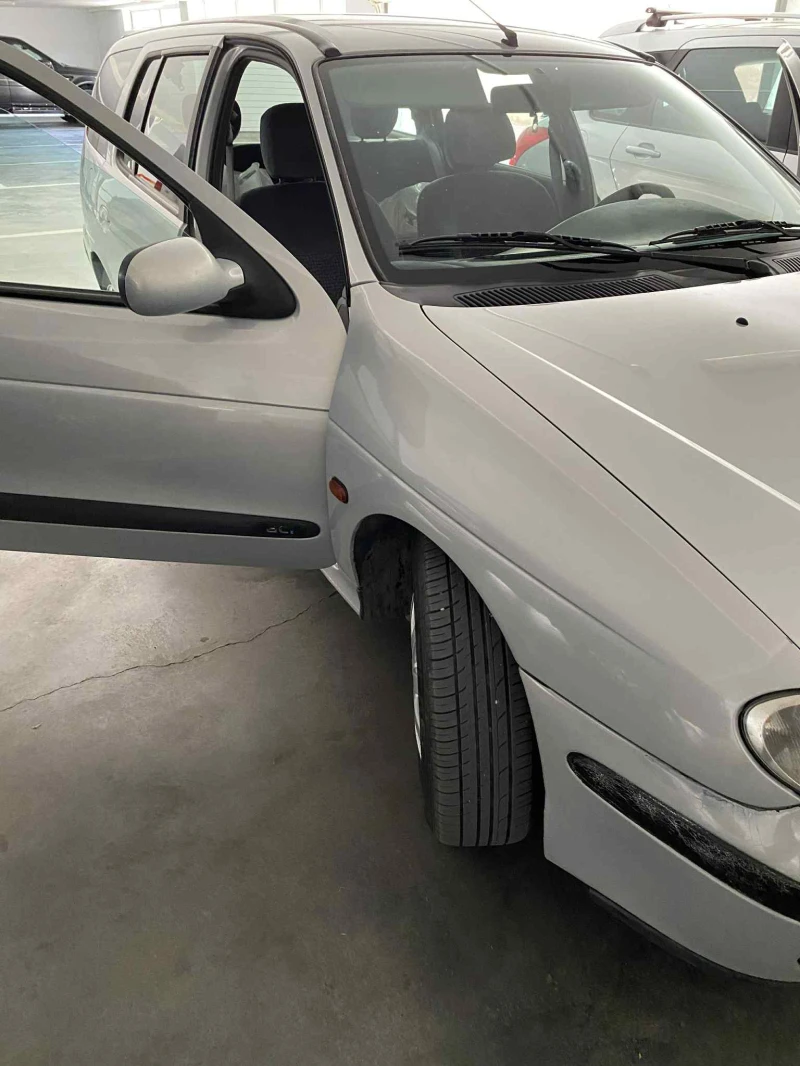 Renault Megane, снимка 4 - Автомобили и джипове - 51830908