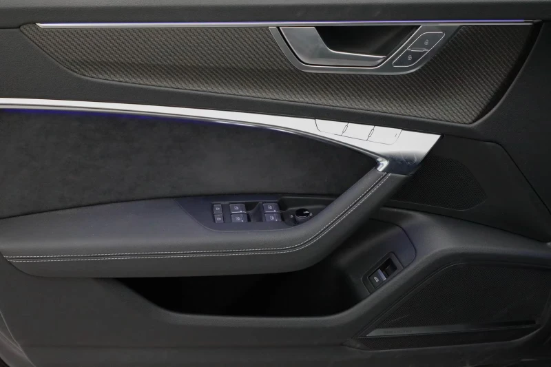 Audi Rs6 AVANT/600HP/MATRIX/CERAMIC/PANO/AHK/360/B&O/673g, снимка 13 - Автомобили и джипове - 52804782