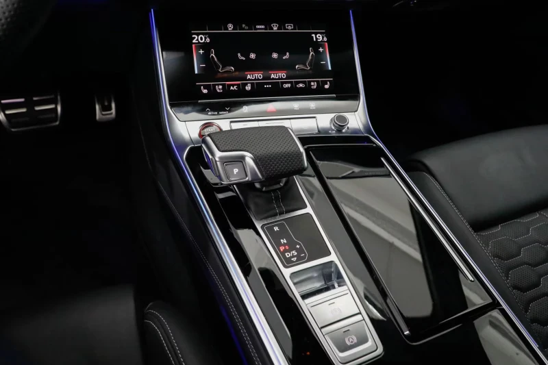 Audi Rs6 AVANT/600HP/MATRIX/CERAMIC/PANO/AHK/360/B&O/673g, снимка 14 - Автомобили и джипове - 52804782