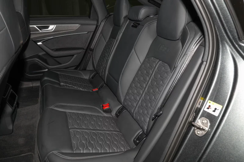Audi Rs6 AVANT/600HP/MATRIX/CERAMIC/PANO/AHK/360/B&O/673g, снимка 15 - Автомобили и джипове - 52804782