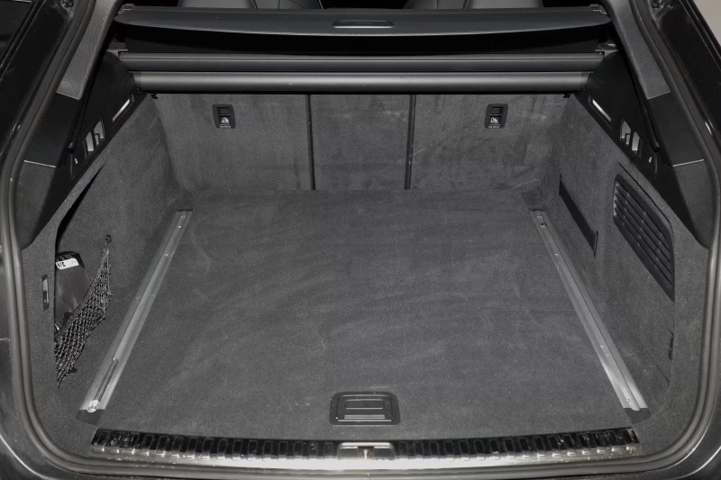 Audi Rs6 AVANT/600HP/MATRIX/CERAMIC/PANO/AHK/360/B&O/673g, снимка 16 - Автомобили и джипове - 52804782