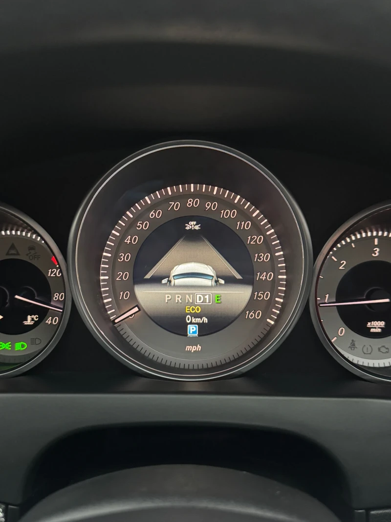 Mercedes-Benz E 220 AMG Sport Coupe, снимка 14 - Автомобили и джипове - 53058531