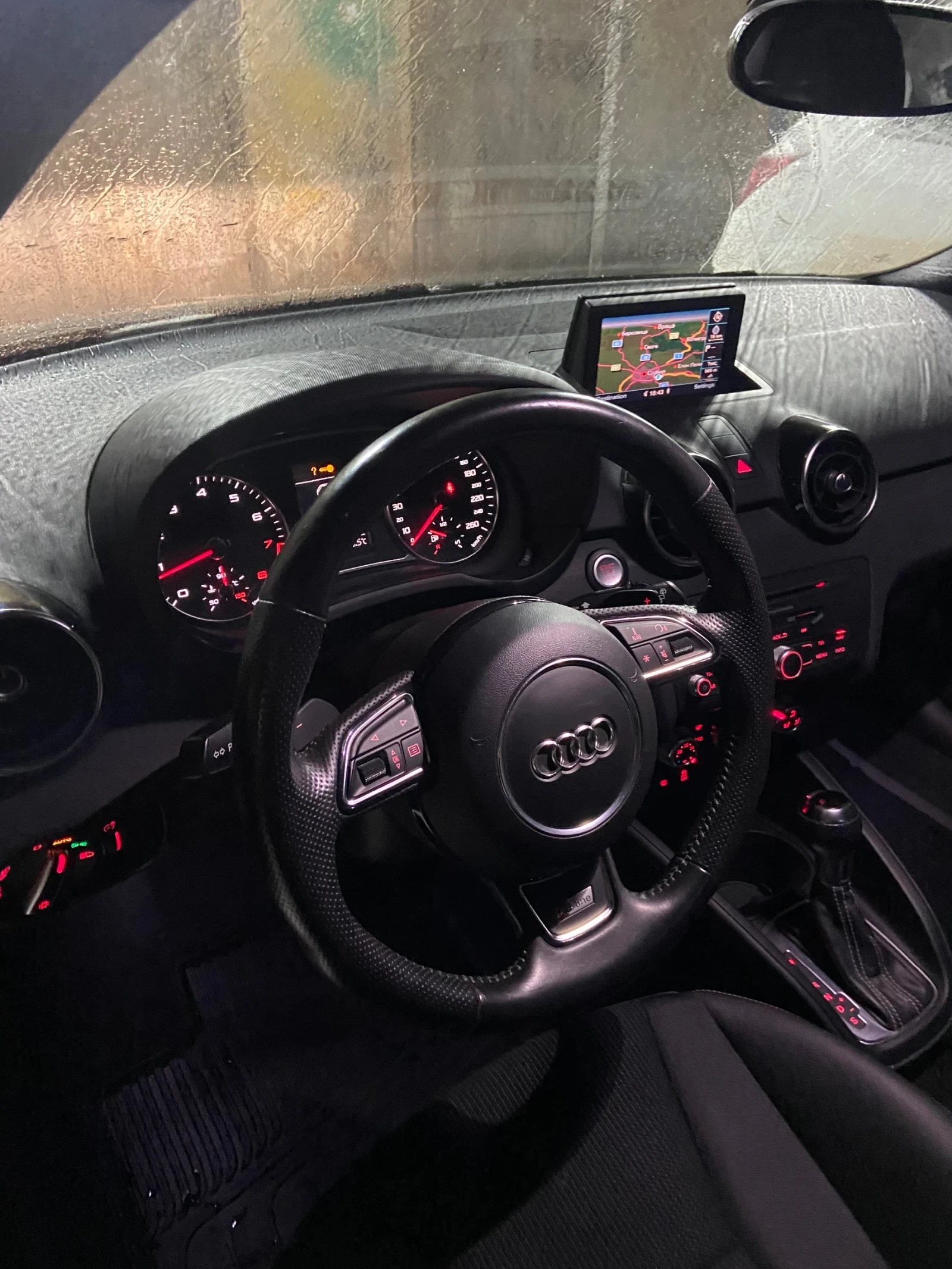 Audi A1 1.4 TFSI S-line 185к.с - изображение 7