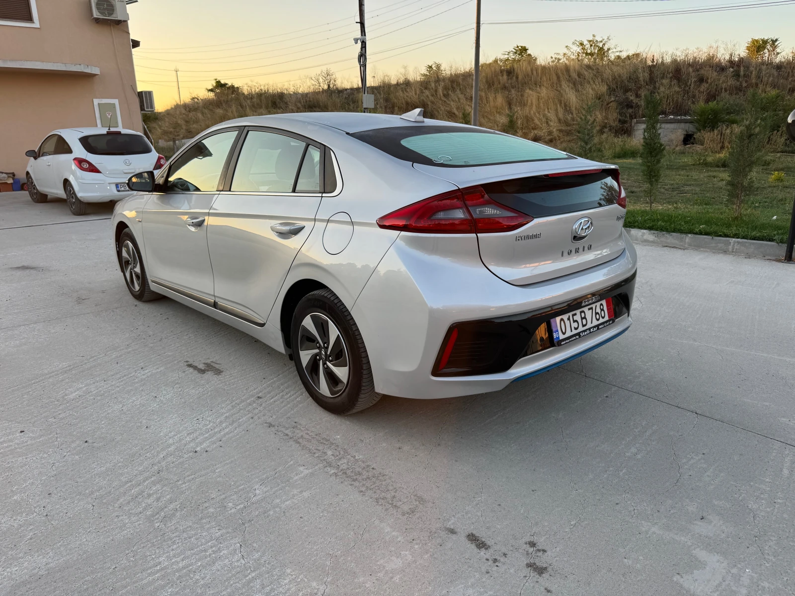 Hyundai Ioniq 1.6HYBRID-NAVI-KEY LESS-LED-DISKRONIK - изображение 5