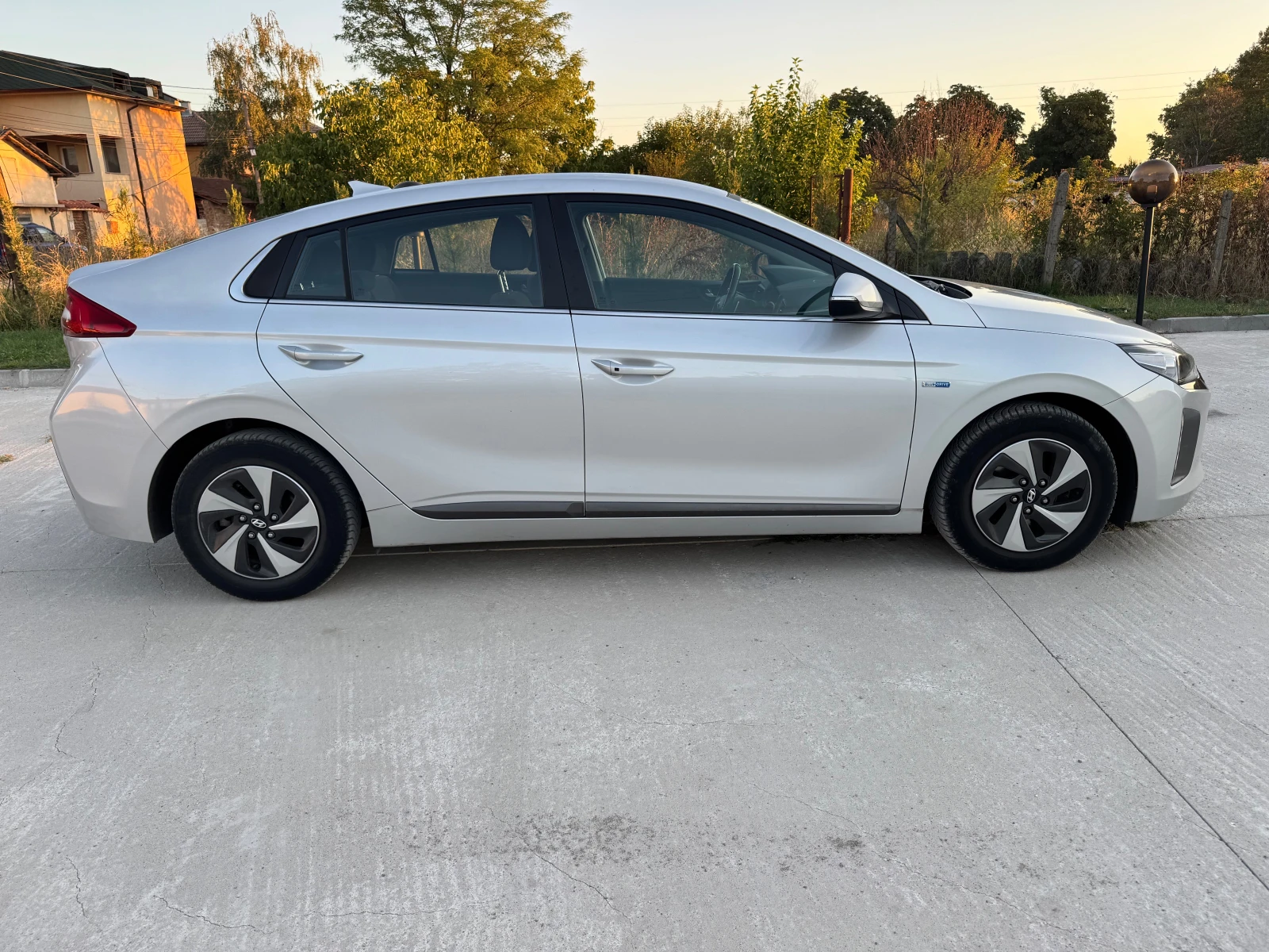 Hyundai Ioniq 1.6HYBRID-NAVI-KEY LESS-LED-DISKRONIK - изображение 6