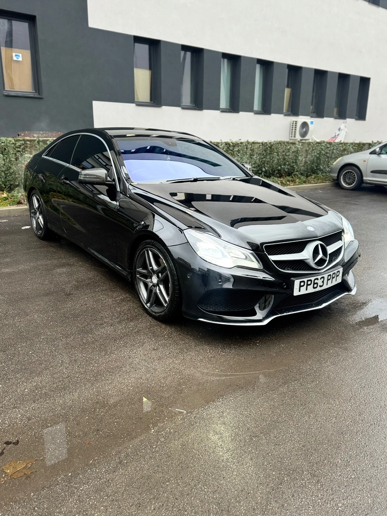 Mercedes-Benz E 220 AMG Sport Coupe - изображение 2