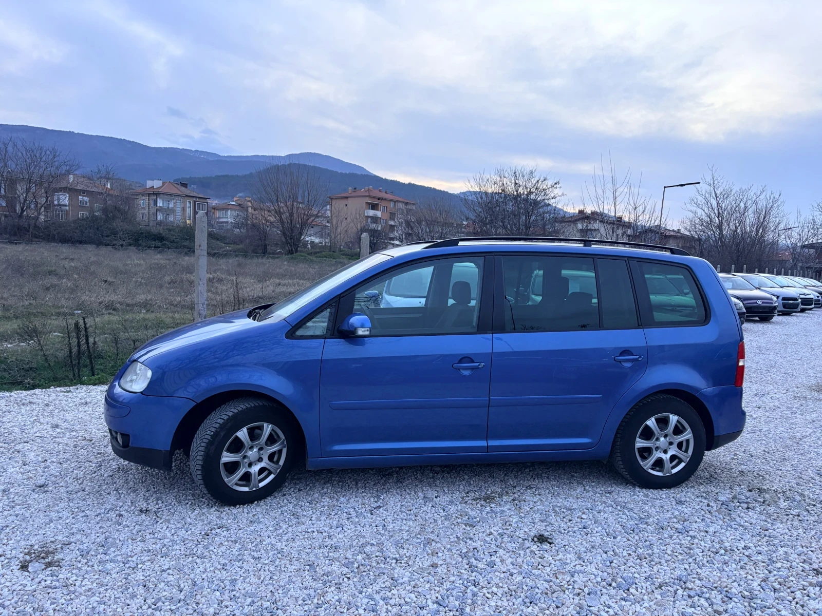 VW Touran 1.9 TDI 105 кс 7 Местен Перфектен, снимка 10 - Автомобили и джипове - 53712767