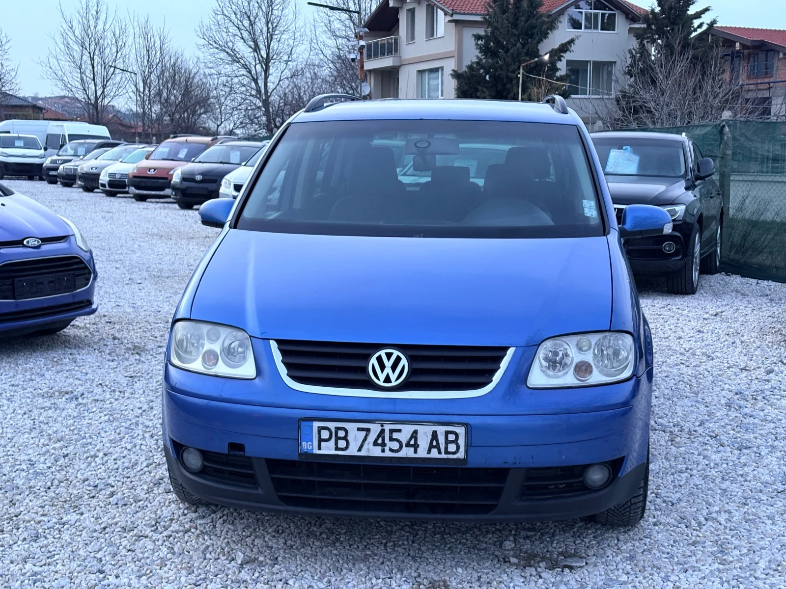VW Touran 1.9 TDI 105 кс 7 Местен Перфектен, снимка 2 - Автомобили и джипове - 53712767