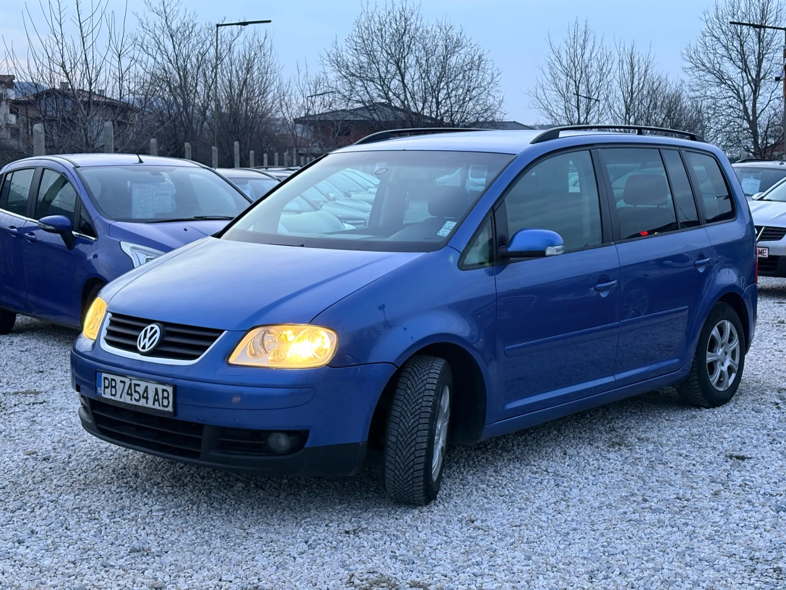 VW Touran 1.9 TDI 105 кс 7 Местен Перфектен, снимка 8 - Автомобили и джипове - 53712767
