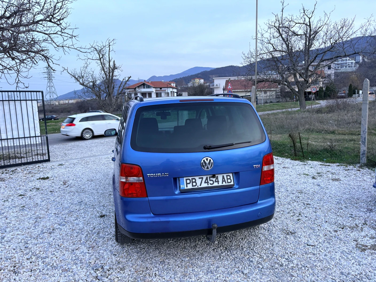 VW Touran 1.9 TDI 105 кс 7 Местен Перфектен, снимка 6 - Автомобили и джипове - 53712767