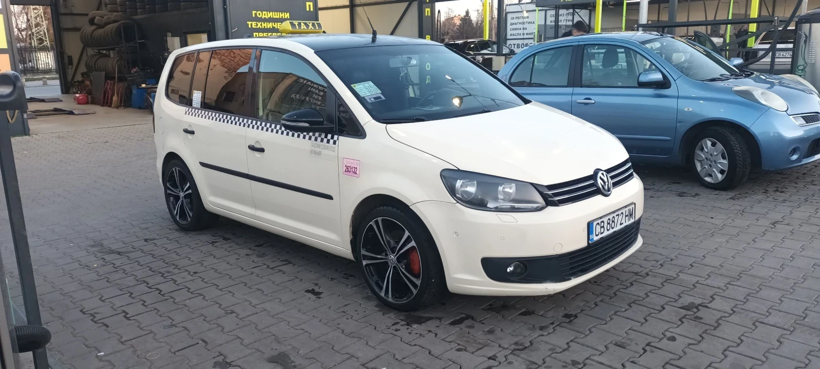 VW Touran 2.0 тди, снимка 2 - Автомобили и джипове - 53829422