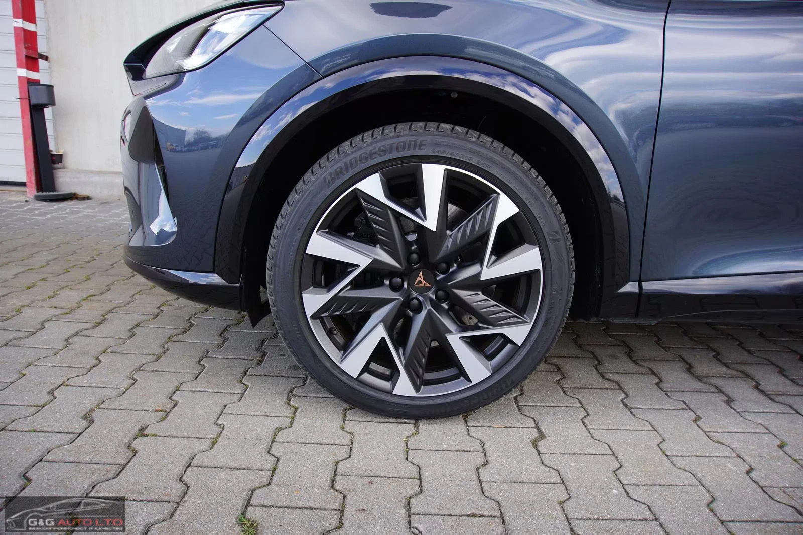 Cupra Formentor 2.0TSI/333HP/4DRIVE/VZ/PANO/CAM/MEMO/NAVI/941g, снимка 4 - Автомобили и джипове - 53894736