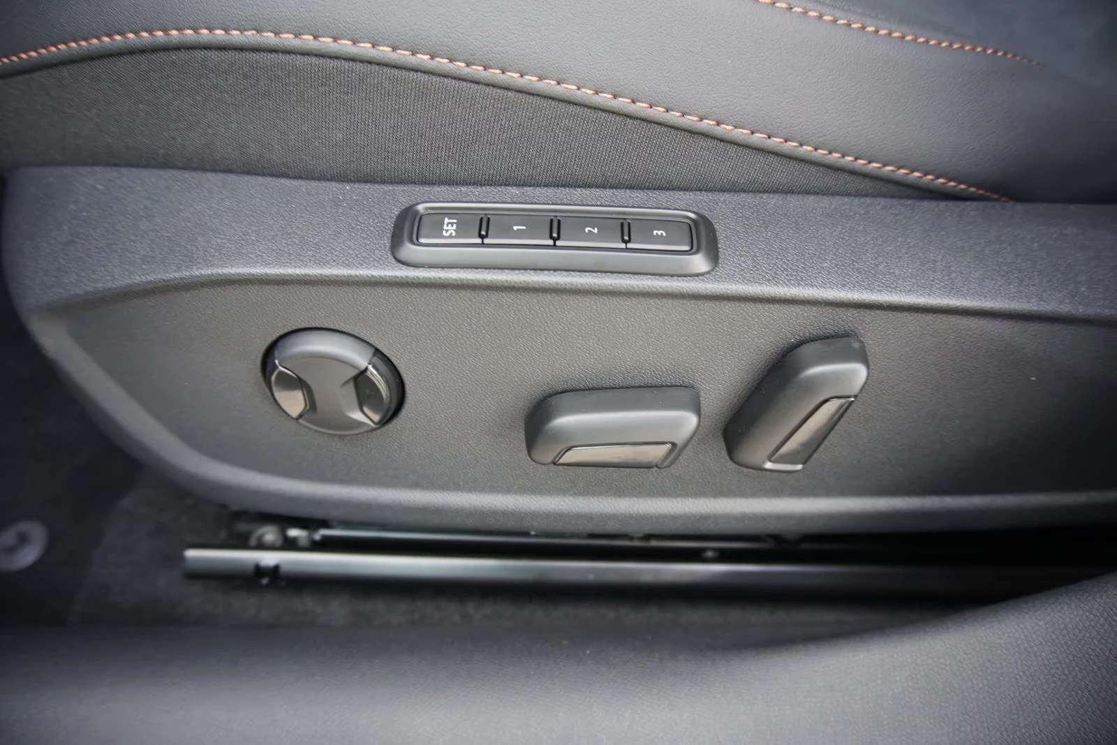 Cupra Formentor 2.0TSI/333HP/4DRIVE/VZ/PANO/CAM/MEMO/NAVI/941g, снимка 15 - Автомобили и джипове - 53894736