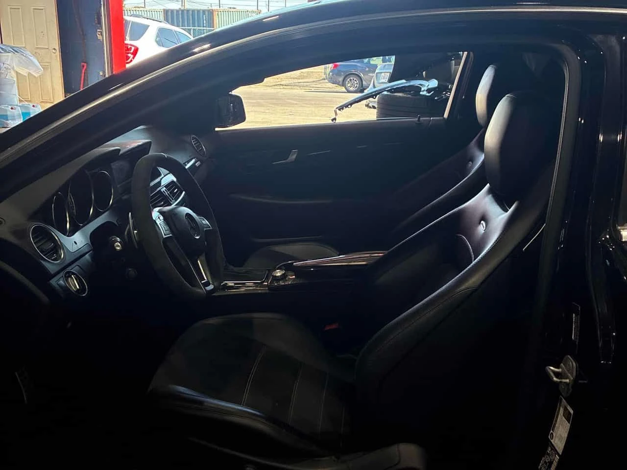 Mercedes-Benz C 63 AMG КЛИП НА МОТОРА * ОТ ПРЕДСТАВИТЕЛСТВО, снимка 8 - Автомобили и джипове - 54766538