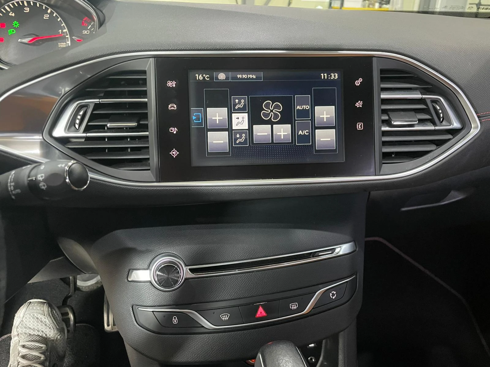 Peugeot 308 1.6 BlueHDi ! GT Line !, снимка 15 - Автомобили и джипове - 54932329