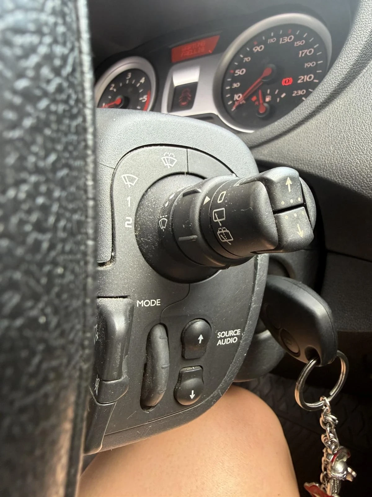 Renault Clio 1.5 dci, снимка 12 - Автомобили и джипове - 55016388