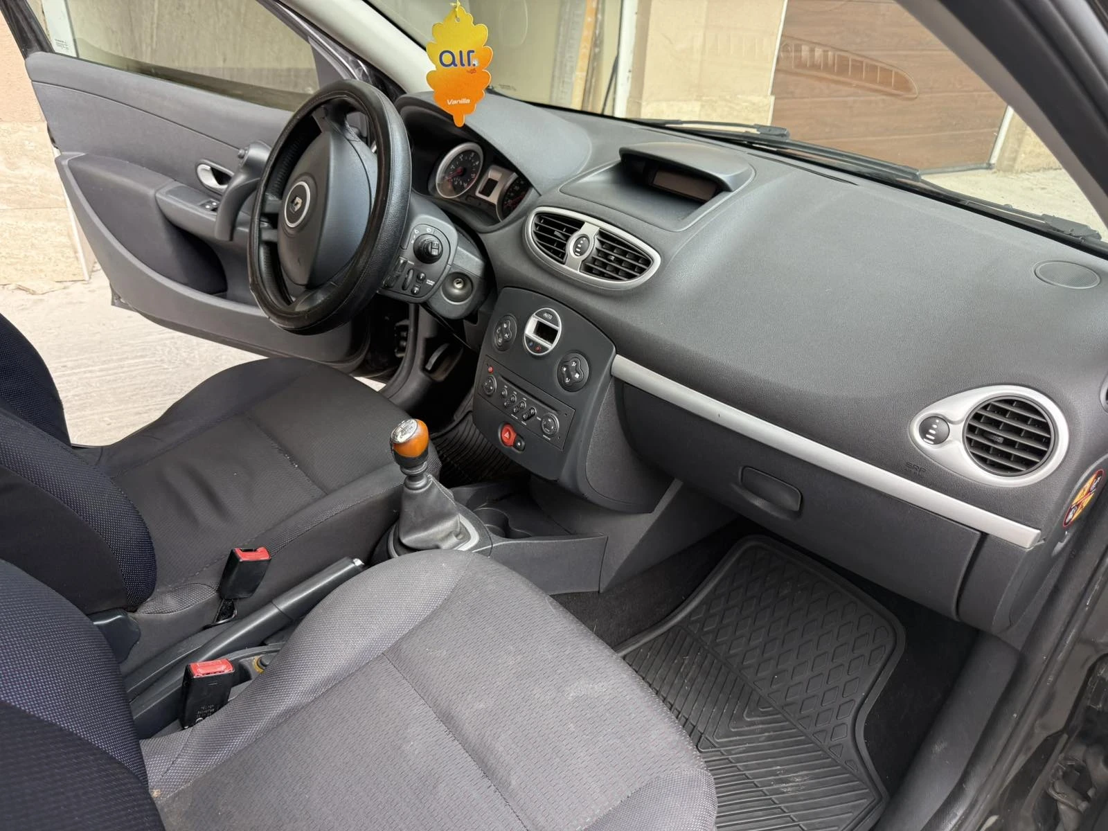 Renault Clio 1.5 dci, снимка 13 - Автомобили и джипове - 55016388