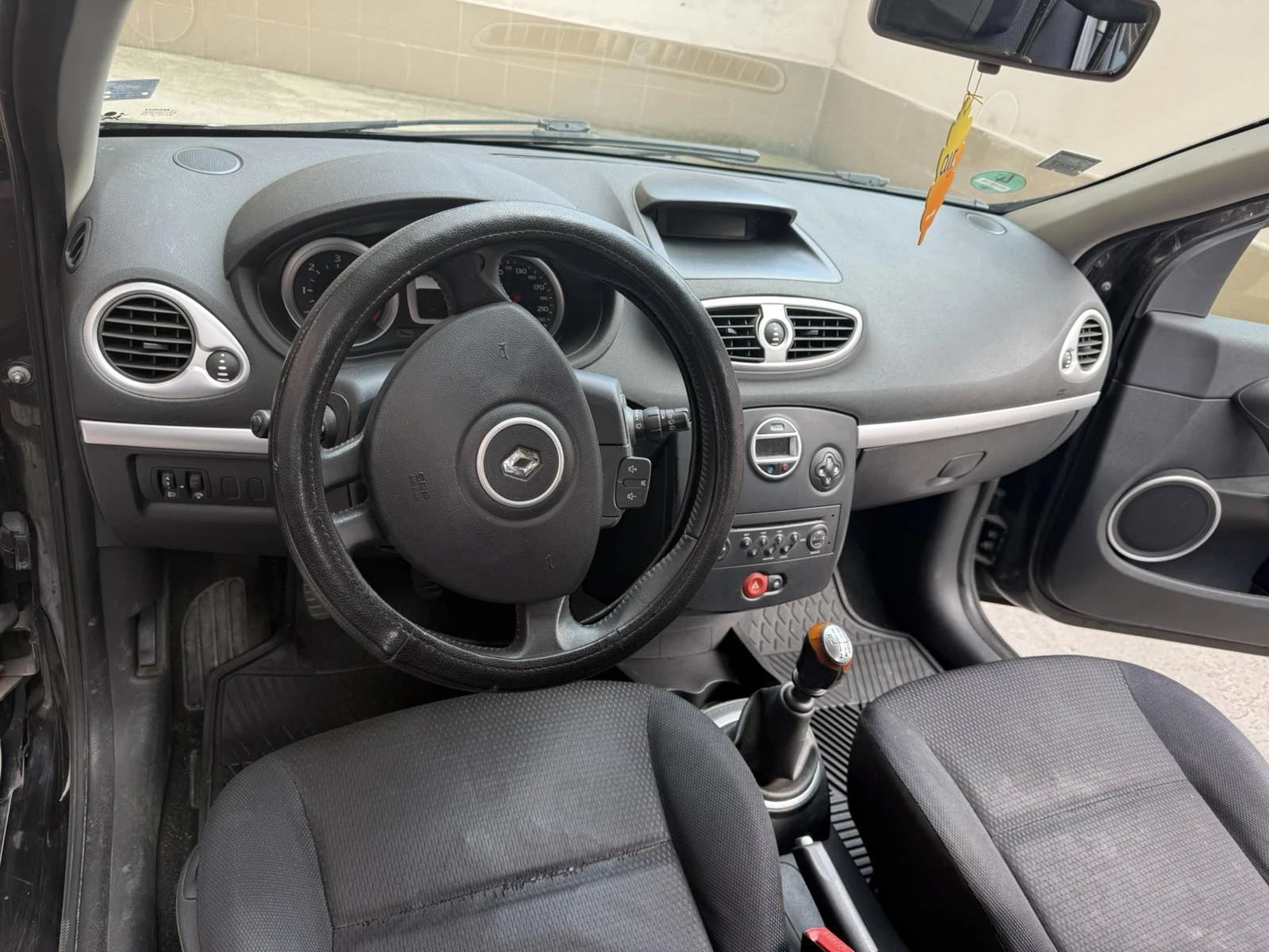Renault Clio 1.5 dci, снимка 7 - Автомобили и джипове - 55016388
