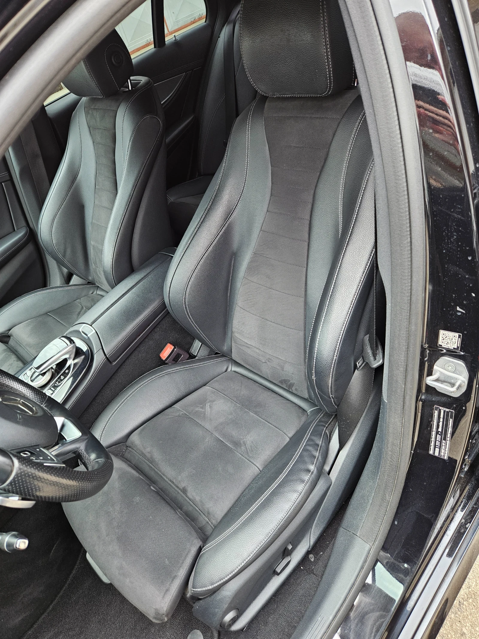 Mercedes-Benz E 220 4 Matic AMG Night, снимка 14 - Автомобили и джипове - 55606466