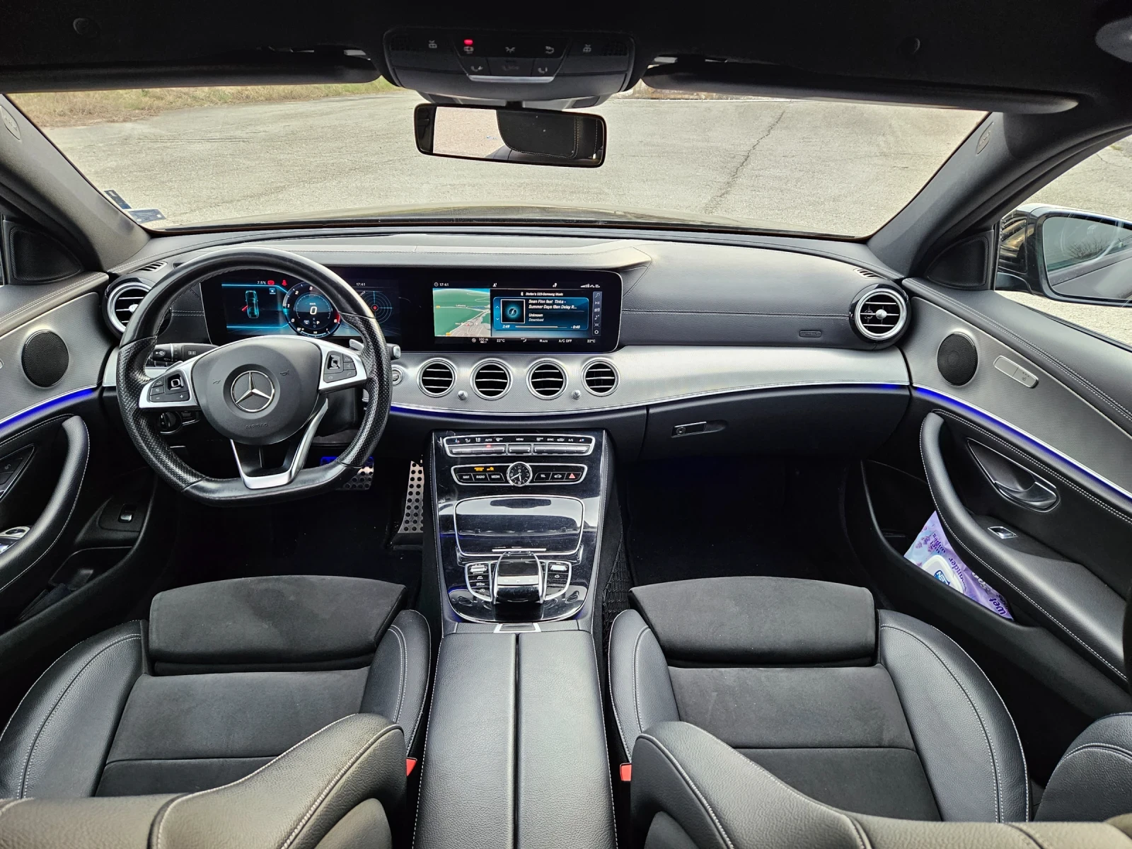 Mercedes-Benz E 220 4 Matic AMG Night, снимка 9 - Автомобили и джипове - 55606466