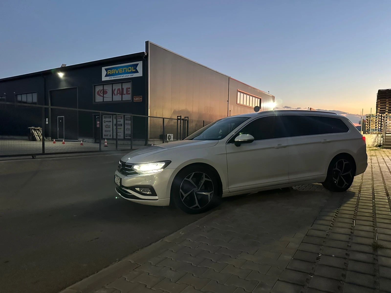VW Passat Digital FACELIFT, снимка 2 - Автомобили и джипове - 56083660