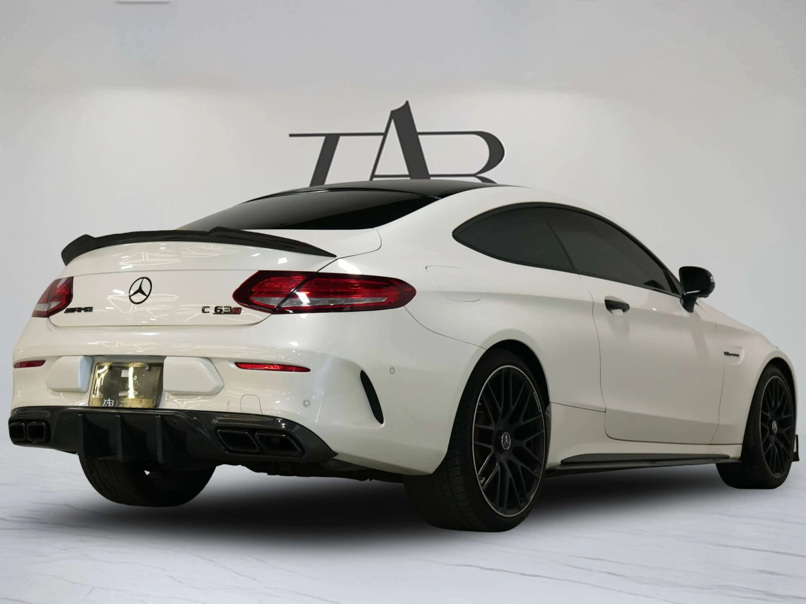 Mercedes-Benz C 63 AMG * S | | STARLIGHT ROOF | PREMIUM PKG * CARFAX * ЦЕ, снимка 4 - Автомобили и джипове - 55872435