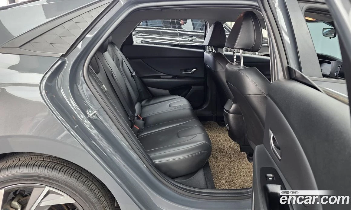Hyundai Elantra 1.6 Smart, снимка 12 - Автомобили и джипове - 55972746