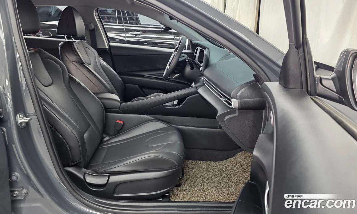 Hyundai Elantra 1.6 Smart, снимка 11 - Автомобили и джипове - 55972746