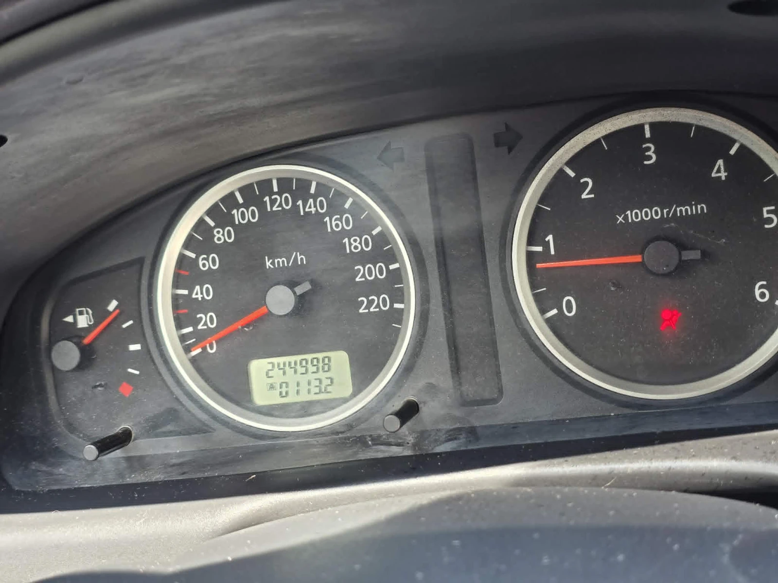 Nissan Almera 1.5 dci, снимка 10 - Автомобили и джипове - 55992846