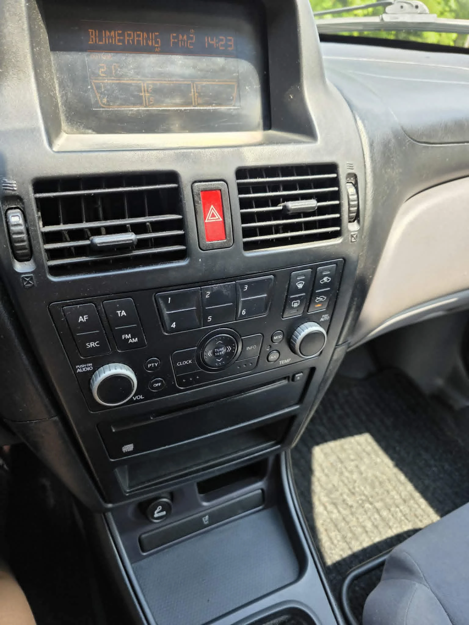 Nissan Almera 1.5 dci, снимка 8 - Автомобили и джипове - 55992846