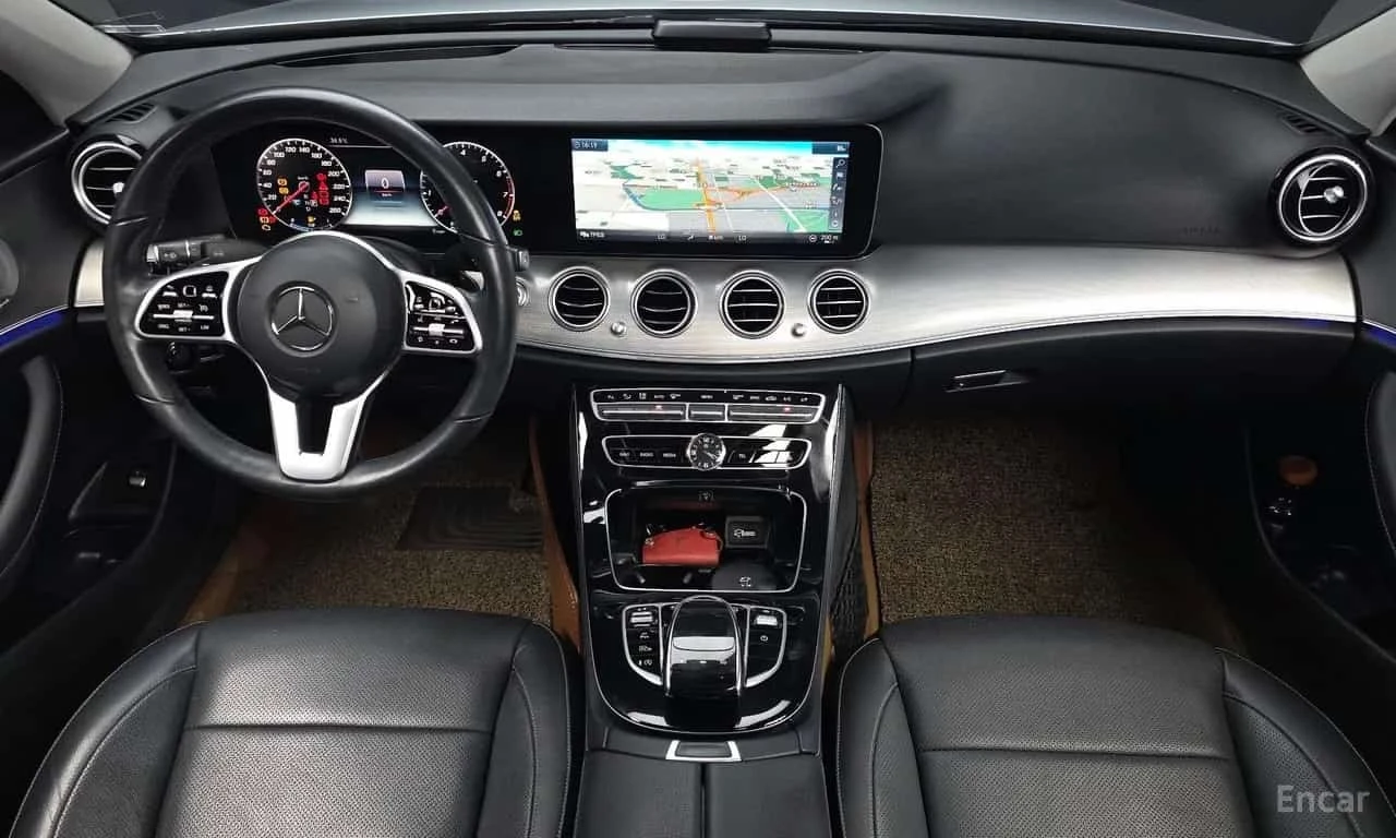Mercedes-Benz E 300 AMG Line/ПОДГРЕВ/ОБДУХ/360/ХЕДЪП/, снимка 7 - Автомобили и джипове - 56332153